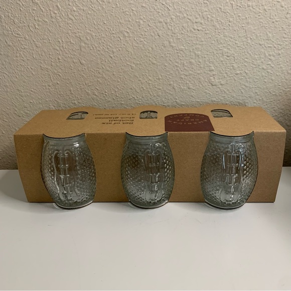 Football Shot Glasses - Set Of 6, Mini Mugs - New In Box - Picture 1 of 6